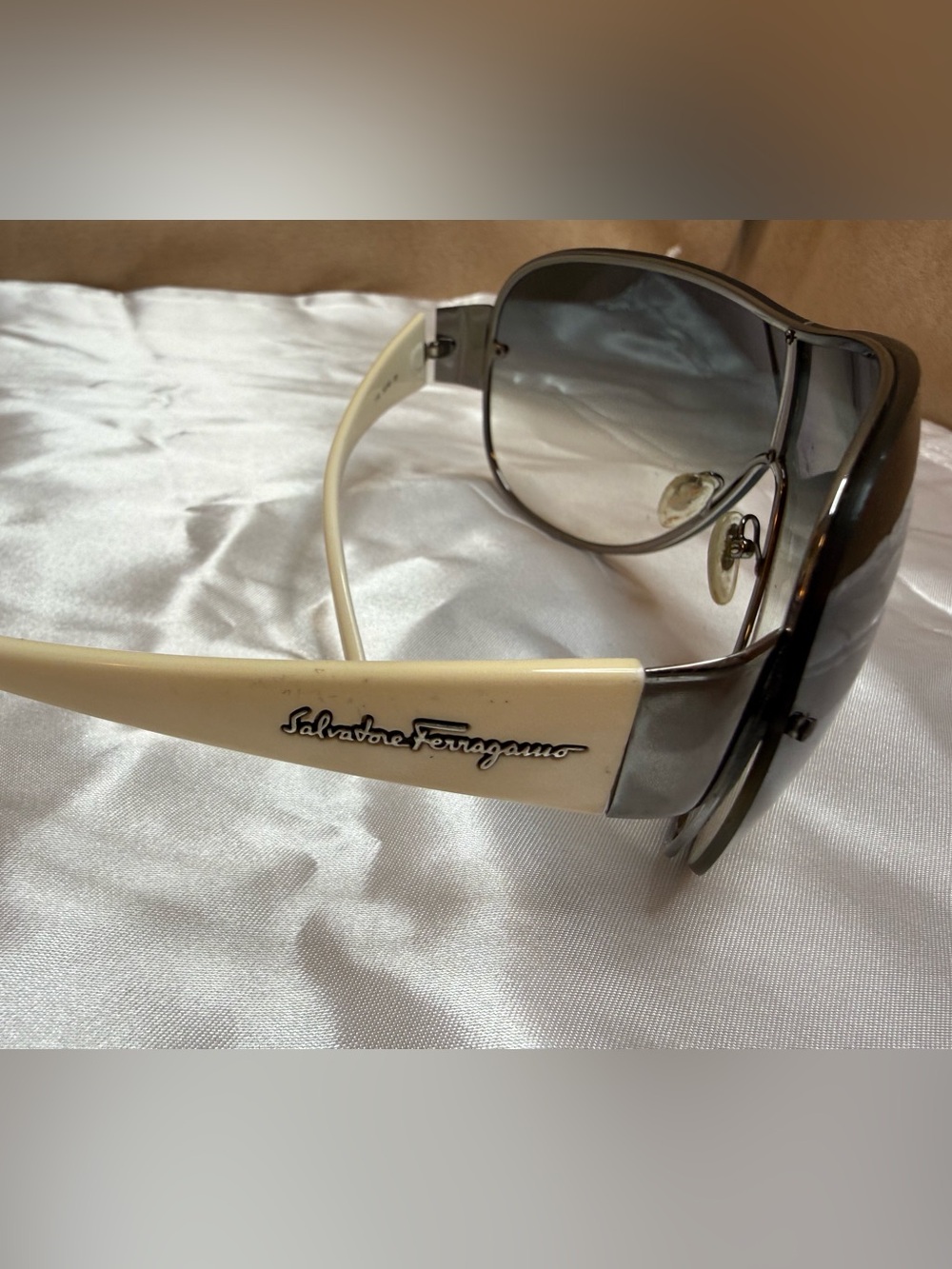 Salvatore Ferragamo Shield Sunglasses White
Gradient Lens Italy-with callouts - Picture 6 of 11